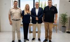 &Tau;&alpha; &alpha;&iota;&tau;ή&mu;&alpha;&tau;&alpha; &tau;&omega;&nu; &tau;&rho;ί&tau;&epsilon;&kappa;&nu;&omega;&nu; &sigma;&tau;&omicron; &gamma;&rho;&alpha;&phi;&epsilon;ί&omicron; &tau;&omicron;&upsilon; &upsilon;&phi;. &Pi;&alpha;&iota;&delta;&epsilon;ί&alpha;&sigmaf;