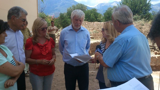   &Sigma;&tau;&alpha; &mu;&nu;&eta;&mu;&epsilon;ί&alpha; &tau;&eta;&sigmaf; &pi;ό&lambda;&eta;&sigmaf; &kappa;&alpha;&iota; &sigma;&tau;&omicron; &Chi;&upsilon;&mu;&omicron;&phi;ί&xi; &pi;&epsilon;&rho;&iota;&eta;&gamma;ή&theta;&eta;&kappa;&epsilon; &omicron; &pi;&epsilon;&rho;&iota;&phi;&epsilon;&rho;&epsilon;&iota;ά&rho;&chi;&eta;&sigmaf;