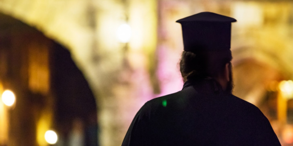 &Upsilon;&pi;ό&theta;&epsilon;&sigma;&eta; &alpha;&sigma;έ&lambda;&gamma;&epsilon;&iota;&alpha;&sigmaf; &alpha;&nu;ή&lambda;&iota;&kappa;&eta;&sigmaf;: &Beta;&omicron;ύ&lambda;&epsilon;&upsilon;&mu;&alpha; &laquo;&kappa;&alpha;ί&epsilon;&iota;&raquo; &tau;&omicron;&nu; &iota;&epsilon;&rho;έ&alpha; &sigma;&tau;&eta; &Mu;ά&nu;&eta;