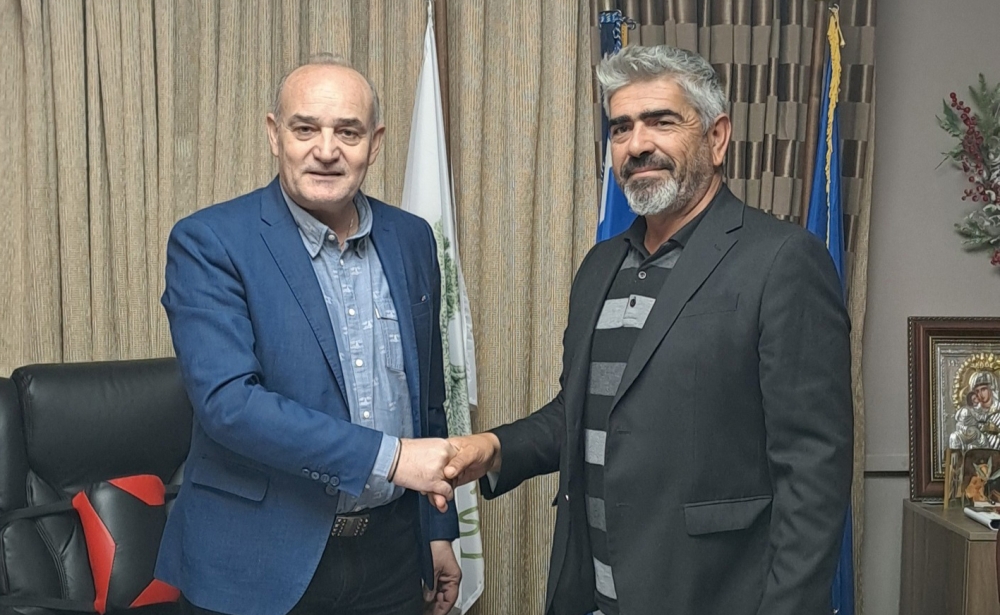 &Sigma;&upsilon;&nu;&tau;&eta;&rho;&epsilon;ί&tau;&alpha;&iota; &kappa;&alpha;&iota; &alpha;&nu;&alpha;&beta;&alpha;&theta;&mu;ί&zeta;&epsilon;&tau;&alpha;&iota; &tau;&omicron; &Kappa;&lambda;&epsilon;&iota;&sigma;&tau;ό &Gamma;&upsilon;&mu;&nu;&alpha;&sigma;&tau;ή&rho;&iota;&omicron; &Beta;&lambda;&alpha;&chi;&iota;ώ&tau;&eta;