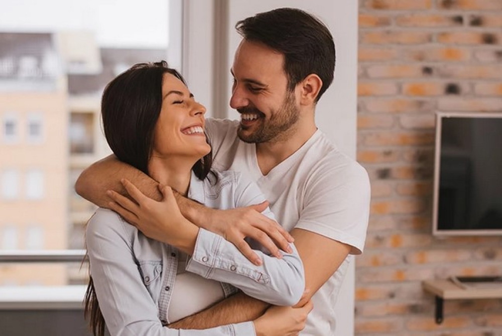 &Eta; &mu;ό&delta;&alpha; &tau;&omega;&nu; DINK &pi;&omicron;&upsilon; &epsilon;&xi;&alpha;&pi;&lambda;ώ&nu;&epsilon;&tau;&alpha;&iota; &sigma;&tau;&omicron;&nu; &kappa;ό&sigma;&mu;&omicron;