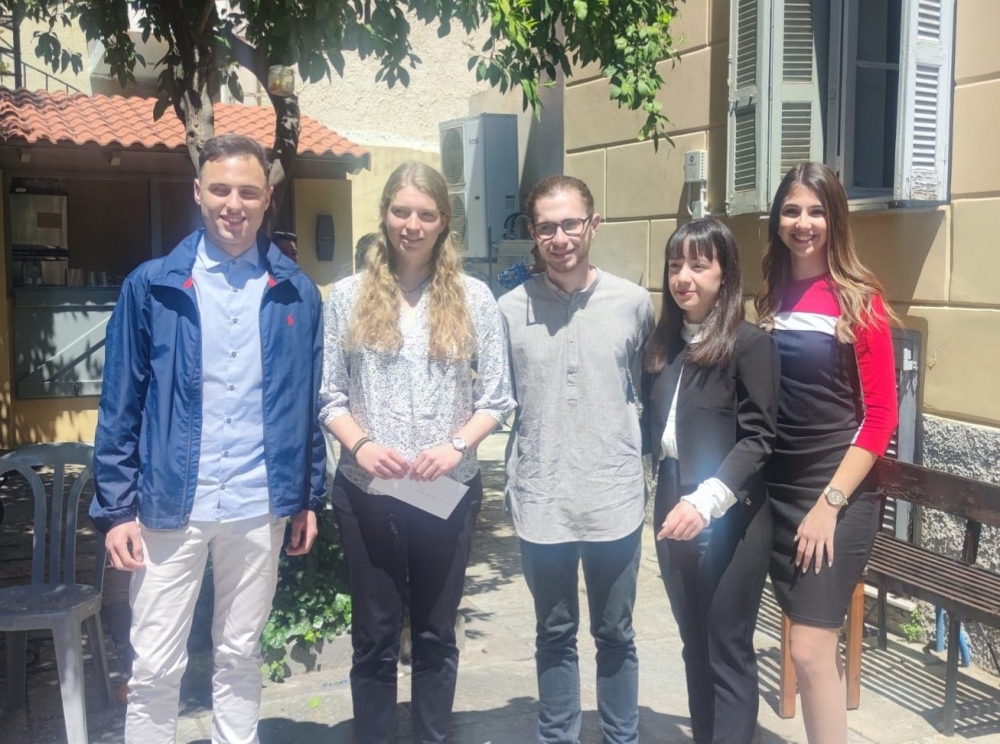 &Alpha;&pi;&omicron;&nu;&epsilon;&mu;ή&theta;&eta;&kappa;&alpha;&nu; &omicron;&iota; &upsilon;&pi;&omicron;&tau;&rho;&omicron;&phi;ί&epsilon;&sigmaf; &tau;&omicron;&upsilon; &Gamma;&epsilon;&rho;&omicron;&upsilon;&lambda;&alpha;&kappa;&epsilon;ί&omicron;&upsilon; &Iota;&delta;&rho;ύ&mu;&alpha;&tau;&omicron;&sigmaf;