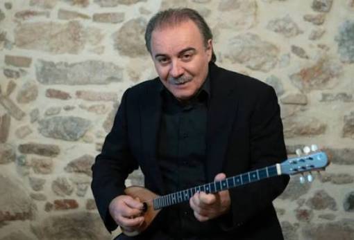 Αυθεντικό ρεμπέτικο γλέντι με τον Μπάμπη Τσέρτο