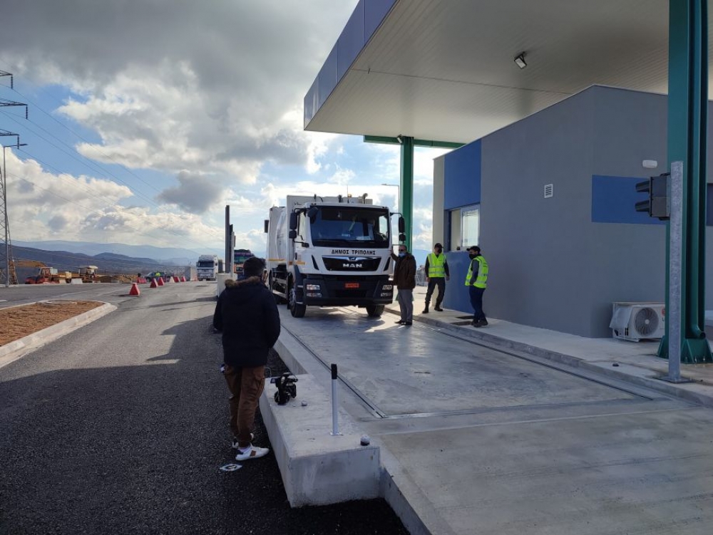 Στην …. πόρτα της Παλαιόχουνης τα απορρίμματα της Σπάρτης