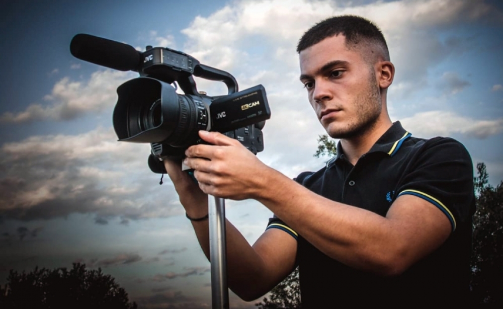 Έ&nu;&alpha;&sigmaf; &Sigma;&pi;&alpha;&rho;&tau;&iota;ά&tau;&eta;&sigmaf; &sigma;&tau;&omicron; &Phi;&epsilon;&sigma;&tau;&iota;&beta;ά&lambda; &Epsilon;&lambda;&lambda;&eta;&nu;&iota;&kappa;&omicron;ύ &Nu;&tau;&omicron;&kappa;&iota;&mu;&alpha;&nu;&tau;έ&rho; &ndash; docfest