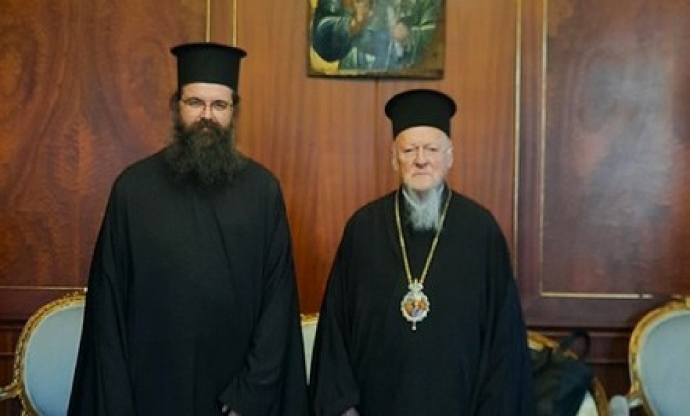 &Tau;&alpha; &sigma;έ&beta;&eta; &tau;&omicron;&upsilon; &sigma;&tau;&omicron;&nu; &Omicron;&iota;&kappa;&omicron;&upsilon;&mu;&epsilon;&nu;&iota;&kappa;ό &Pi;&alpha;&tau;&rho;&iota;ά&rho;&chi;&eta; &upsilon;&pi;έ&beta;&alpha;&lambda;&epsilon; &omicron; &Epsilon;&pi;ί&sigma;&kappa;&omicron;&pi;&omicron;&sigmaf; &Lambda;&alpha;&kappa;&epsilon;&delta;&alpha;&iota;&mu;&omicron;&nu;ί&alpha;&sigmaf;