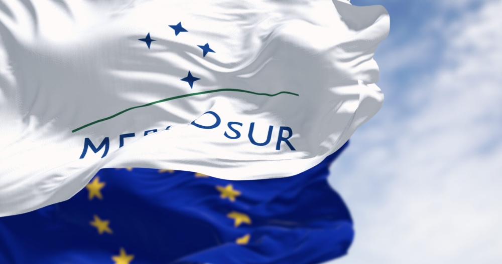 &Sigma;&upsilon;&mu;&phi;&omega;&nu;ί&alpha; &Epsilon;&Epsilon;-Mercosur: &Pi;&rho;&omicron;&sigma;&tau;&alpha;&sigma;ί&alpha; &epsilon;&lambda;&lambda;&eta;&nu;&iota;&kappa;ώ&nu; &pi;&rho;&omicron;ϊό&nu;&tau;&omega;&nu; &kappa;&alpha;&iota; &nu;έ&epsilon;&sigmaf; &alpha;&gamma;&omicron;&rho;έ&sigmaf; &mu;&epsilon; &pi;&rho;&omicron;&kappa;&lambda;ή&sigma;&epsilon;&iota;&sigmaf;