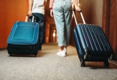 Το παράδοξο του τουρισμού: Φουλ κρατήσεις… άδεια πορτοφόλια στη Λακωνία