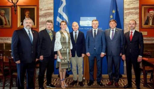 &Sigma;&upsilon;&nu;ά&nu;&tau;&eta;&sigma;&eta; &Theta;. &Delta;&alpha;&beta;ά&kappa;&eta; &mu;&epsilon; &omicron;&upsilon;&kappa;&rho;&alpha;&nu;&iota;&kappa;ή &kappa;&omicron;&iota;&nu;&omicron;&beta;&omicron;&upsilon;&lambda;&epsilon;&upsilon;&tau;&iota;&kappa;ή &alpha;&nu;&tau;&iota;&pi;&rho;&omicron;&sigma;&omega;&pi;&epsilon;ί&alpha;