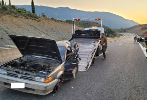 Σφοδρή σύγκρουση οχημάτων στον αυτοκινητόδρομο Σπάρτη-Λεύκτρο (ΦΩΤΟ)