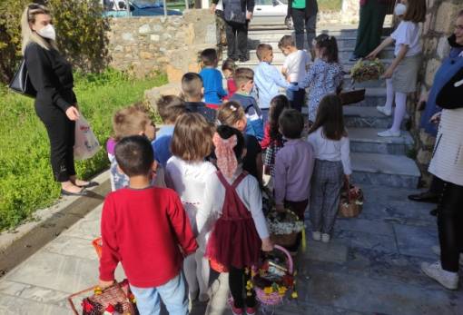 «Λάμπρυναν» το δημαρχείο Ευρώτα οι μαθητές του 1ου Νηπιαγωγείου Σκάλας