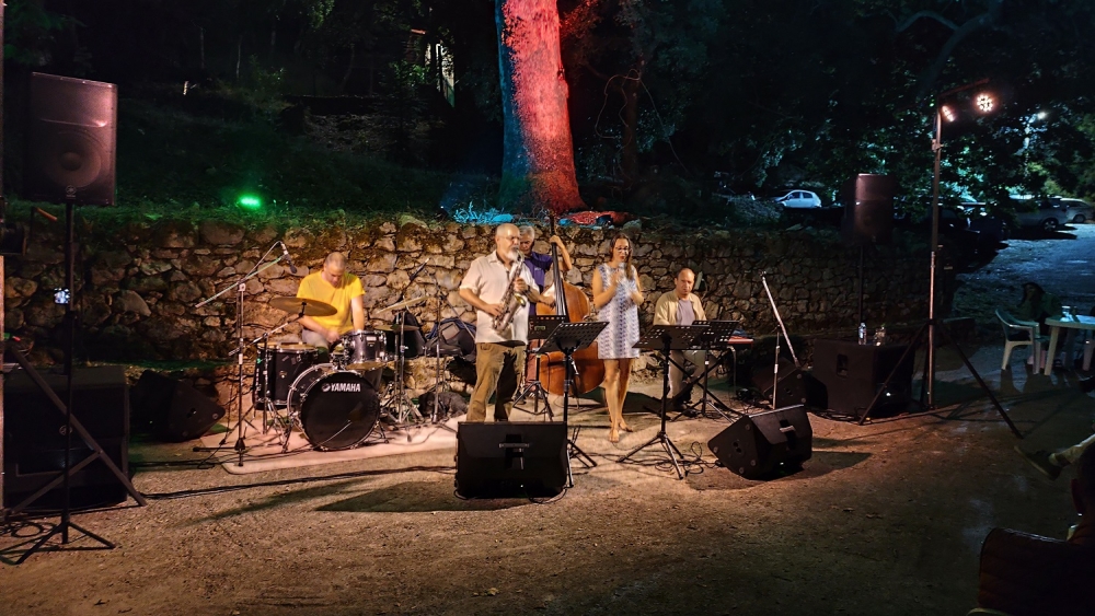 &Eta; &Tau;&zeta;&alpha;&zeta; &alpha;&nu;έ&beta;&eta;&kappa;&epsilon; &sigma;&tau;&omicron;&nu; &Mu;&pi;&alpha;&rho;&sigma;&iota;&nu;ί&kappa;&omicron; &kappa;&alpha;&iota; &mu;ά&gamma;&epsilon;&psi;&epsilon; &tau;&omicron; &kappa;&omicron;&iota;&nu;ό &kappa;ά&tau;&omega; &alpha;&pi;ό &tau;&alpha; &pi;&lambda;&alpha;&tau;ά&nu;&iota;&alpha;