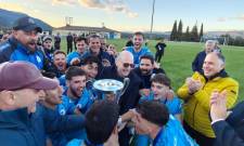 &Nu;&tau;&alpha;&mu;&pi;&lambda;&omicron;ύ&chi;&omicron;&sigmaf; &Lambda;&alpha;&kappa;&omega;&nu;ί&alpha;&sigmaf; &omicron; &Alpha;&sigma;&tau;έ&rho;&alpha;&sigmaf; &Beta;&lambda;&alpha;&chi;&iota;ώ&tau;&eta; &pi;&omicron;&upsilon; &sigma;ή&kappa;&omega;&sigma;&epsilon; &kappa;&alpha;&iota; &tau;&omicron; &Kappa;ύ&pi;&epsilon;&lambda;&lambda;&omicron;