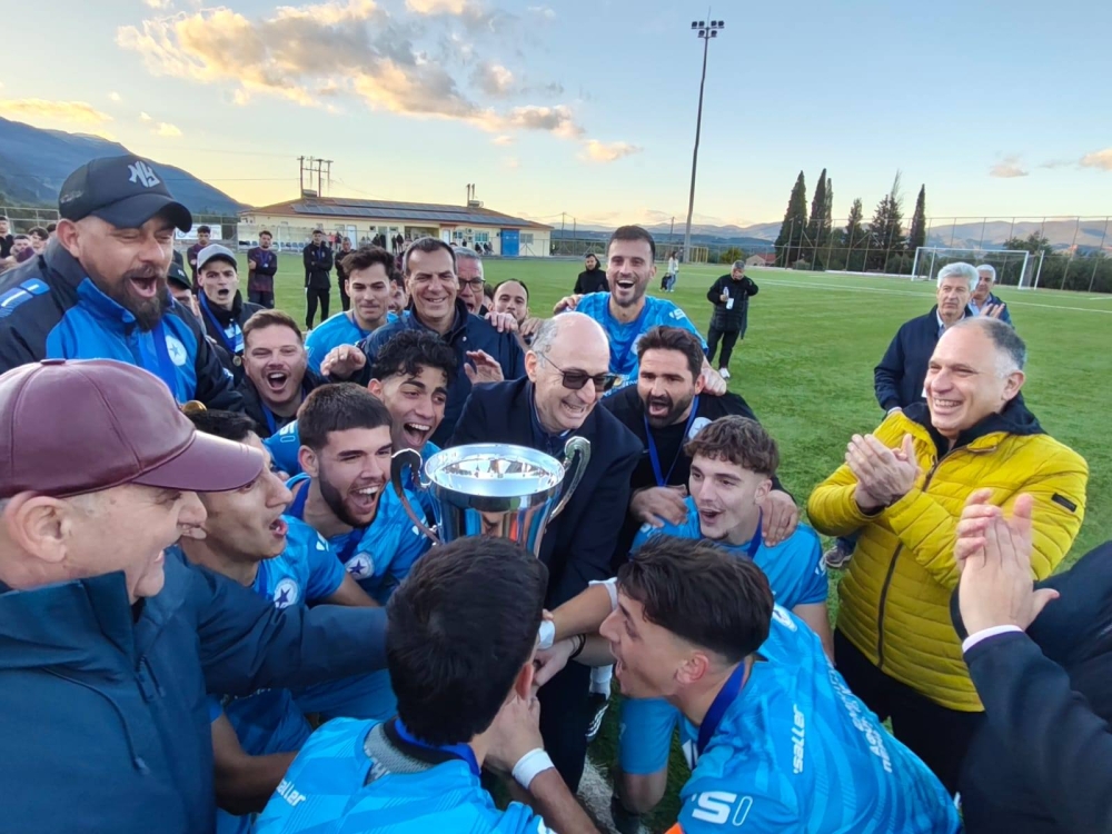 &Nu;&tau;&alpha;&mu;&pi;&lambda;&omicron;ύ&chi;&omicron;&sigmaf; &Lambda;&alpha;&kappa;&omega;&nu;ί&alpha;&sigmaf; &omicron; &Alpha;&sigma;&tau;έ&rho;&alpha;&sigmaf; &Beta;&lambda;&alpha;&chi;&iota;ώ&tau;&eta; &pi;&omicron;&upsilon; &sigma;ή&kappa;&omega;&sigma;&epsilon; &kappa;&alpha;&iota; &tau;&omicron; &Kappa;ύ&pi;&epsilon;&lambda;&lambda;&omicron;