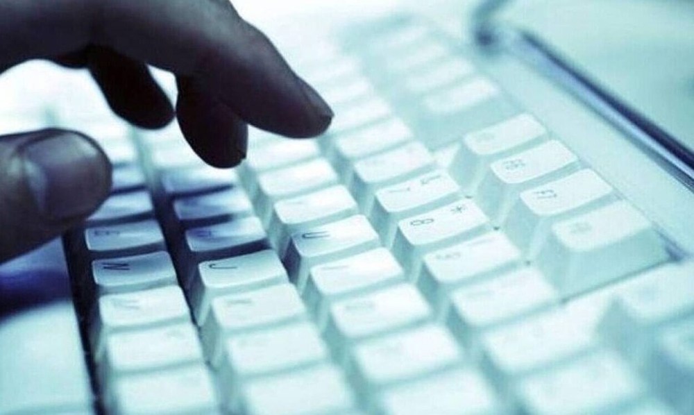 Καραδοκούν οι e-απατεώνες για ένα μοιραίο «κλικ»