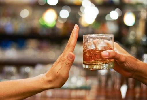 Πόσο αλκοόλ ανεβάζει την πίεση; Οι επιστήμονες έχουν την απάντηση