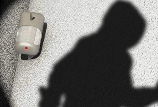 Ήχησε «σειρήνα» κι έφυγε άρον-άρον επίδοξος διαρρήκτης στο Ξηροκάμπι