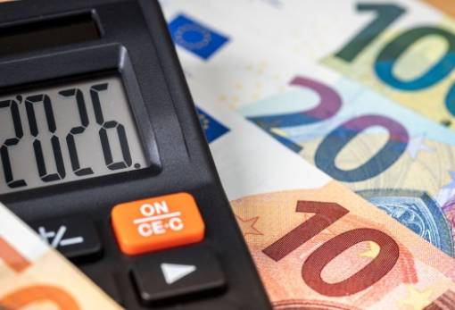 Τι σημαίνει για τους εργαζόμενους η αύξηση του κατώτατου μισθού