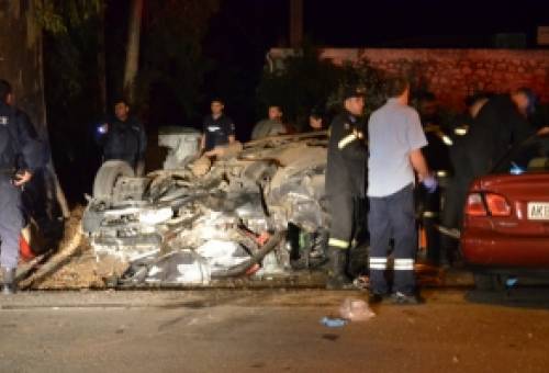 Συντρίμμια δύο ΙΧ μετά από σοβαρό τροχαίο στη Σπάρτη (ΦΩΤΟ)