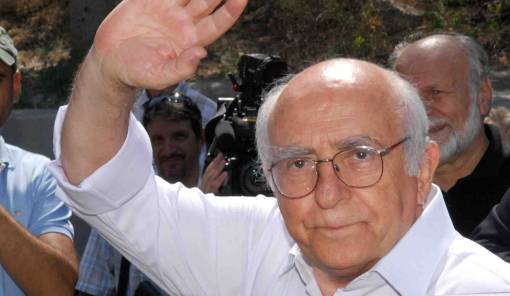&Tau;&omicron; &laquo;&alpha;&nu;&tau;ί&omicron;&raquo; &Delta;&alpha;&beta;ά&kappa;&eta; &sigma;&epsilon; &Sigma;&omicron;&upsilon;&phi;&lambda;&iota;ά