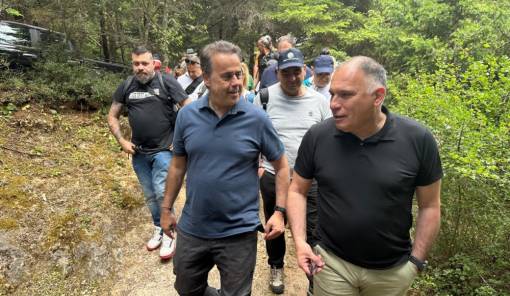 &Sigma;&tau;&omicron; &laquo;&Alpha;&pi;ά&tau;&eta;&tau;&omicron;&raquo; &Chi;&iota;&omicron;&nu;&omicron;&beta;&omicron;ύ&nu;&iota;  &gamma;&iota;&alpha; &tau;&eta;&nu; &Eta;&mu;έ&rho;&alpha; &Pi;&epsilon;&rho;&iota;&beta;ά&lambda;&lambda;&omicron;&nu;&tau;&omicron;&sigmaf; &omicron; &Nu;. &Kappa;&rho;&eta;&tau;&iota;&kappa;ό&sigmaf;