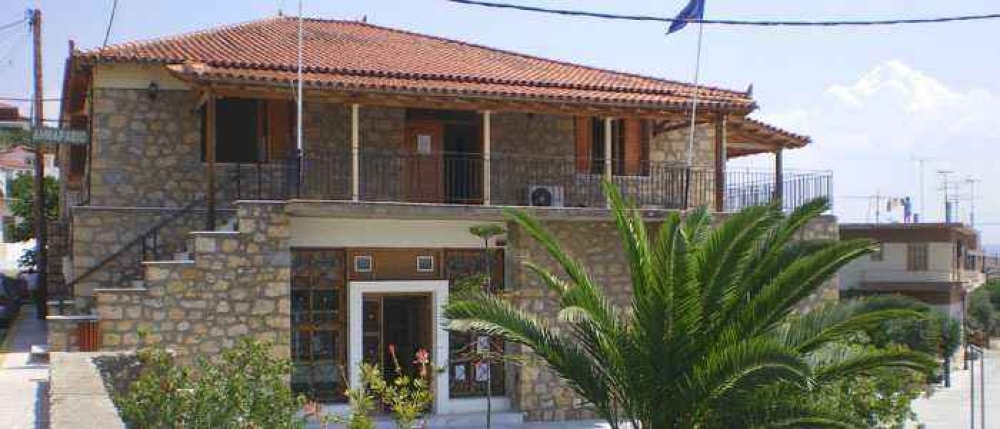 &Pi;&alpha;&rho;ά&tau;&alpha;&xi;&eta; &Pi;&alpha;&upsilon;&lambda;ά&kappa;&eta; &kappa;&alpha;&tau;ά &Delta;&eta;&mu;&omicron;&tau;&iota;&kappa;ή&sigmaf; &Alpha;&rho;&chi;ή&sigmaf; &Epsilon;&upsilon;&rho;ώ&tau;&alpha;: &laquo;&Pi;&rho;&omega;&tau;&alpha;&theta;&lambda;&eta;&tau;έ&sigmaf; &sigma;&tau;&alpha; &pi;&alpha;&nu;&eta;&gamma;ύ&rho;&iota;&alpha;, &omicron;&upsilon;&rho;&alpha;&gamma;&omicron;ί &sigma;&tau;&eta;&nu; &alpha;&nu;&theta;&rho;&omega;&pi;&iota;ά&raquo;