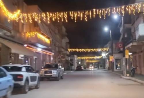 Βάζει τα γιορτινά της και μετρά αντίστροφα για τα Χριστούγεννα η Σκάλα