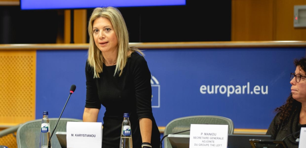 &Kappa;ό&kappa;&kappa;&iota;&nu;&eta; &kappa;ά&rho;&tau;&alpha; &sigma;&epsilon; &Kappa;&upsilon;&beta;έ&rho;&nu;&eta;&sigma;&eta; &mu;&epsilon; &pi;&tau;ώ&sigma;&eta; 12 &mu;&omicron;&nu;ά&delta;&omega;&nu; &gamma;&iota;&alpha; &Nu;&Delta;