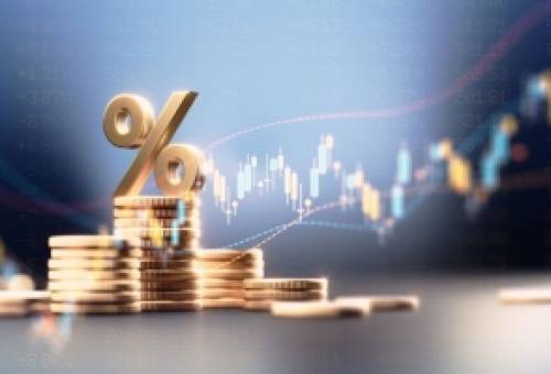 Τράπεζες: Γιατί οι καταθέσεις δεν «ακολουθούν» τα επιτόκια