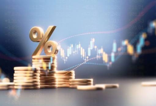 Τράπεζες: Γιατί οι καταθέσεις δεν «ακολουθούν» τα επιτόκια