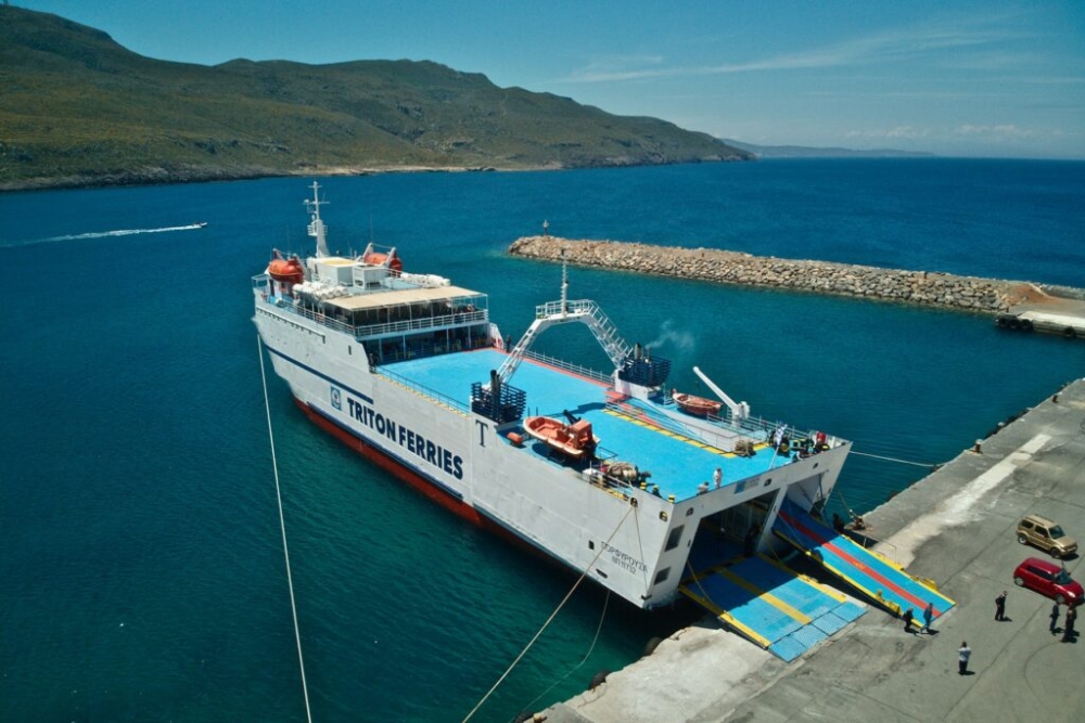 &Tau;&eta;&lambda;&epsilon;&phi;ώ&nu;&eta;&mu;&alpha; &gamma;&iota;&alpha; &beta;ό&mu;&beta;&alpha; &sigma;&tau;&omicron; &pi;&lambda;&omicron;ί&omicron; &tau;&eta;&sigmaf; &gamma;&rho;&alpha;&mu;&mu;ή&sigmaf; &Nu;&epsilon;ά&pi;&omicron;&lambda;&eta;&sigmaf;-&Kappa;&upsilon;&theta;ή&rho;&omega;&nu;