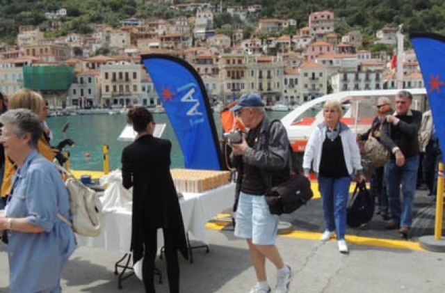 Έ&sigma;&pi;&alpha;&sigma;&epsilon; &tau;&alpha; &rho;&epsilon;&kappa;ό&rho; &pi;&rho;&omicron;&tau;&iota;&mu;ή&sigma;&epsilon;&omega;&nu; &eta; &kappa;&rho;&omicron;&upsilon;&alpha;&zeta;&iota;έ&rho;&alpha; &sigma;&tau;&omicron; &Gamma;ύ&theta;&epsilon;&iota;&omicron; &tau;&omicron; 2013 