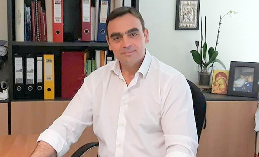 &Theta;. &Beta;&epsilon;&rho;&omicron;ύ&tau;&eta;&sigmaf;: &laquo;&Pi;&alpha;&rho;&alpha;&mu;έ&nu;&omega; &sigma;&tau;&iota;&sigmaf; &epsilon;&pi;ά&lambda;&xi;&epsilon;&iota;&sigmaf; &tau;&eta;&sigmaf; &Pi;&epsilon;&rho;&iota;&phi;έ&rho;&epsilon;&iota;&alpha;&sigmaf; &Pi;&epsilon;&lambda;&omicron;&pi;&omicron;&nu;&nu;ή&sigma;&omicron;&upsilon;&raquo;