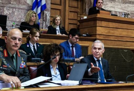 «Γαλάζια» κόντρα στη Βουλή μεταξύ Καιρίδη-Δαβάκη για… χάρη Δένδια