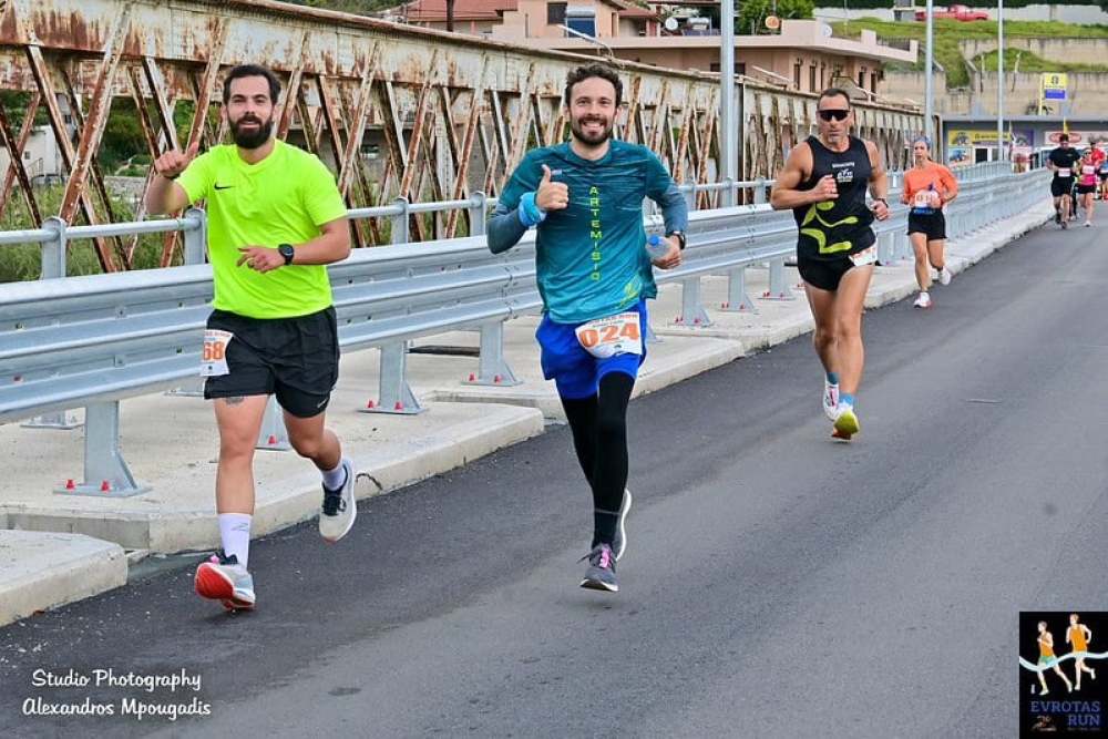 &Gamma;&iota;&omicron;&rho;&tau;ή &tau;&omicron;&upsilon; &alpha;&theta;&lambda;&eta;&tau;&iota;&sigma;&mu;&omicron;ύ &tau;&omicron; &laquo;Evrotas Run&raquo; &sigma;&tau;&omicron; &Pi;&epsilon;&rho;&iota;&sigma;&tau;έ&rho;&iota;
