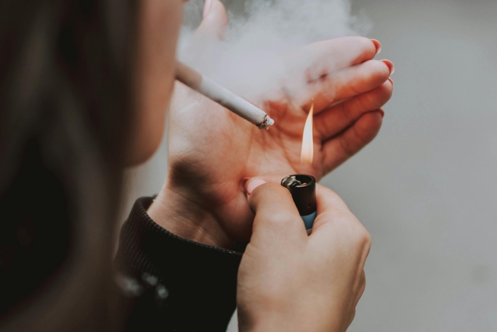 &Phi;&omega;&tau;&iota;ά &sigma;&tau;&iota;&sigmaf; &tau;&iota;&mu;έ&sigmaf; &tau;&omega;&nu; &tau;&sigma;&iota;&gamma;ά&rho;&omega;&nu; &beta;ά&zeta;&epsilon;&iota; &eta; &Epsilon;&Epsilon;