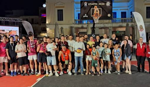 &Mu;&pi;&alpha;&sigma;&kappa;&epsilon;&tau;&iota;&kappa;ή &delta;&rho;ά&sigma;&eta; &mu;&epsilon; &pi;&lambda;&omicron;ύ&sigma;&iota;&omicron; &theta;έ&mu;&alpha; &sigma;&tau;&omicron;&hellip; &laquo;Sparti&rsquo;s Central Square Arena&raquo;