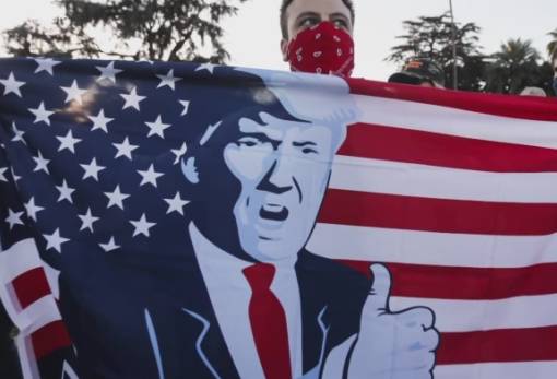 Στο ίδιο έργο θεατές…