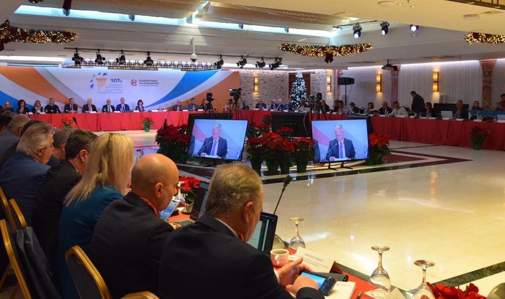 &Kappa;&omicron;&rho;&upsilon;&phi;ώ&nu;&epsilon;&tau;&alpha;&iota; &eta; 107&eta; &Sigma;ύ&nu;&omicron;&delta;&omicron;&sigmaf; &Pi;&rho;&upsilon;&tau;ά&nu;&epsilon;&omega;&nu; &sigma;&tau;&omicron;&nu; &Mu;&upsilon;&sigma;&tau;&rho;ά