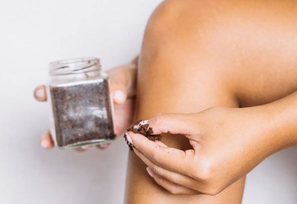 &Kappa;&alpha;&phi;έ&sigmaf; &kappa;&alpha;&iota; &zeta;ά&chi;&alpha;&rho;&eta;: &Tau;&omicron; &alpha;&pi;&lambda;ό scrub &pi;&omicron;&upsilon; &chi;&alpha;&rho;ί&zeta;&epsilon;&iota; &beta;&epsilon;&lambda;&omicron;ύ&delta;&iota;&nu;&alpha; &chi;έ&rho;&iota;&alpha; &sigma;&tau;&omicron; &lambda;&epsilon;&pi;&tau;ό
