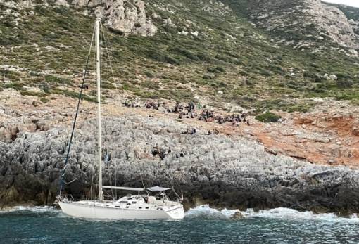 Το χρονικό της επιχείρησης για τους 111 μετανάστες στον Κάβο Μαλιά (ΦΩΤΟ)