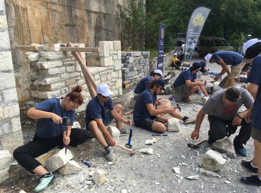 &Epsilon;&pi;&iota;&sigma;&tau;&rho;έ&phi;&epsilon;&iota; &tau;&omicron; &Epsilon;&rho;&gamma;&alpha;&sigma;&tau;ή&rho;&iota;&omicron; &Pi;έ&tau;&rho;&alpha;&sigmaf; &sigma;&tau;&alpha; &Lambda;&alpha;&gamma;&kappa;ά&delta;&iota;&alpha; &Alpha;&rho;&kappa;&alpha;&delta;ί&alpha;&sigmaf;