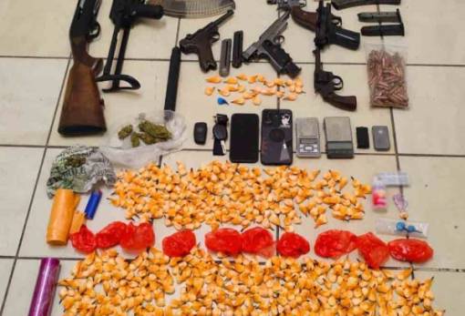 Ναρκωτικά και οπλοστάσιο ανακάλυψε η ΕΛΑΣ στη Μάνη