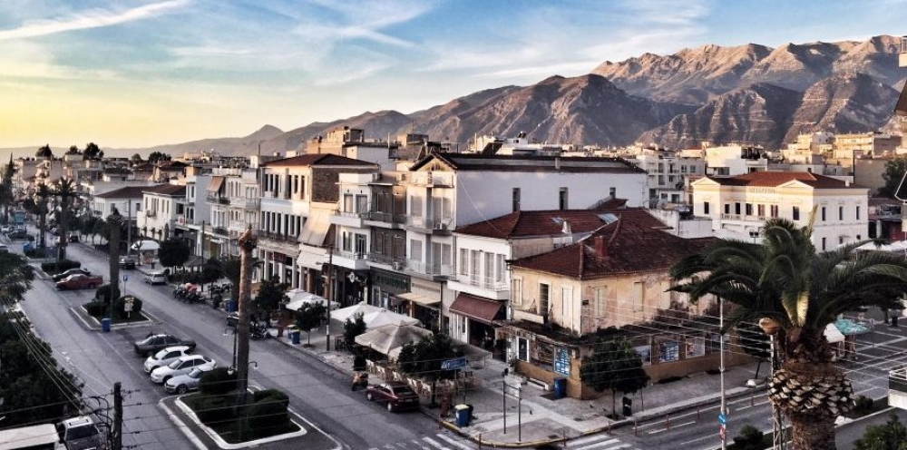 &Eta; &pi;ό&lambda;&eta;: &phi;&upsilon;&sigma;&iota;&omicron;&gamma;&nu;&omega;&mu;ί&alpha; &kappa;&alpha;&iota; &delta;&iota;&kappa;&alpha;&iota;ώ&mu;&alpha;&tau;&alpha;