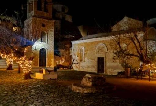 Στο γιορτινό της μεγαλείο η Μονεμβασιά