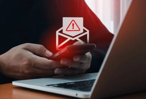 Απατεώνες στέλνουν SMS ως «MYaade» ή «GOV» για φόρο κυκλοφορίας