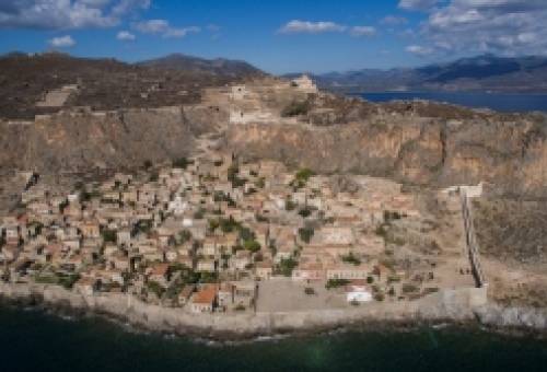 «Λουκέτο» στην ιστορία: 2 αιώνες γραμμάτων και αναμνήσεων σβήνουν στη Μονεμβασιά