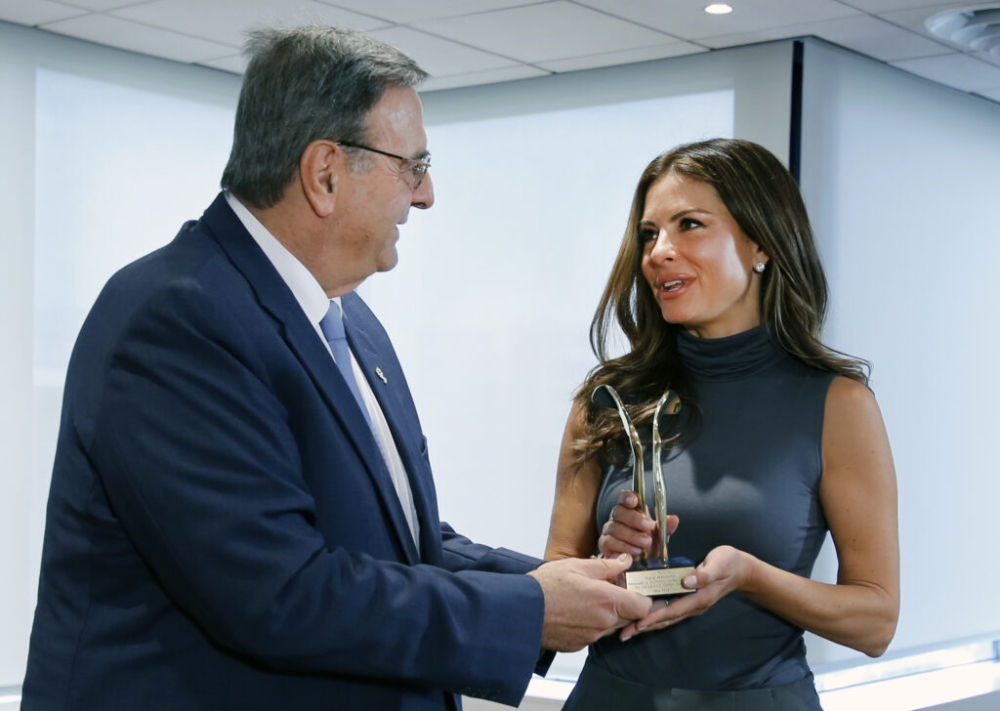 &Eta; &Mu;. &Mu;&epsilon;&nu;&omicron;ύ&nu;&omicron;&sigmaf; &pi;&rho;έ&sigma;&beta;&eta;&sigmaf; &tau;&eta;&sigmaf; &Epsilon;&Omicron;&Epsilon; &gamma;&iota;&alpha; &tau;&omicron;&upsilon;&sigmaf; &Omicron;&lambda;&upsilon;&mu;&pi;&iota;&alpha;&kappa;&omicron;ύ&sigmaf; &Alpha;&gamma;ώ&nu;&epsilon;&sigmaf; &tau;&omicron;&upsilon; &Lambda;&omicron;&sigmaf; Ά&nu;&tau;&zeta;&epsilon;&lambda;&epsilon;&sigmaf;