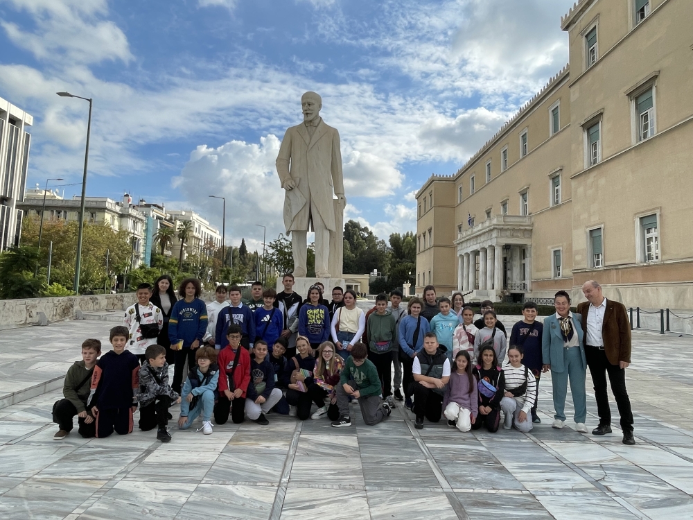 &Tau;&omicron; &Iota;&delta;&iota;&omega;&tau;&iota;&kappa;ό &Epsilon;&kappa;&pi;&alpha;&iota;&delta;&epsilon;&upsilon;&tau;ή&rho;&iota;&omicron; &laquo;&Pi;&omicron;&lambda;&upsilon;&chi;&rho;&omicron;&nu;ά&kappa;&omicron;&upsilon;&raquo;  &sigma;&tau;&eta; &Beta;&omicron;&upsilon;&lambda;ή &tau;&omega;&nu; &Epsilon;&lambda;&lambda;ή&nu;&omega;&nu;