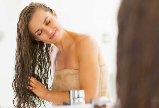 Φτιάξε την δικιά σου μάσκα μαλλιών κατά του φριζαρίσματος